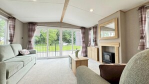 Unclassified image, 3 of 30, button - Seasideescape-6 Guests-indoorpool-garden-bbq-beach (Felixstowe)