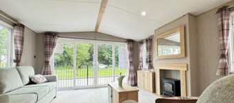 Seasideescape-6 Guests-indoorpool-garden-bbq-beach