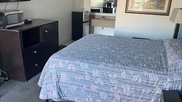 Economy Single Room | Desk, bed sheets