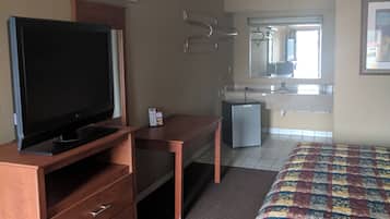 Economy Single Room | Desk, bed sheets