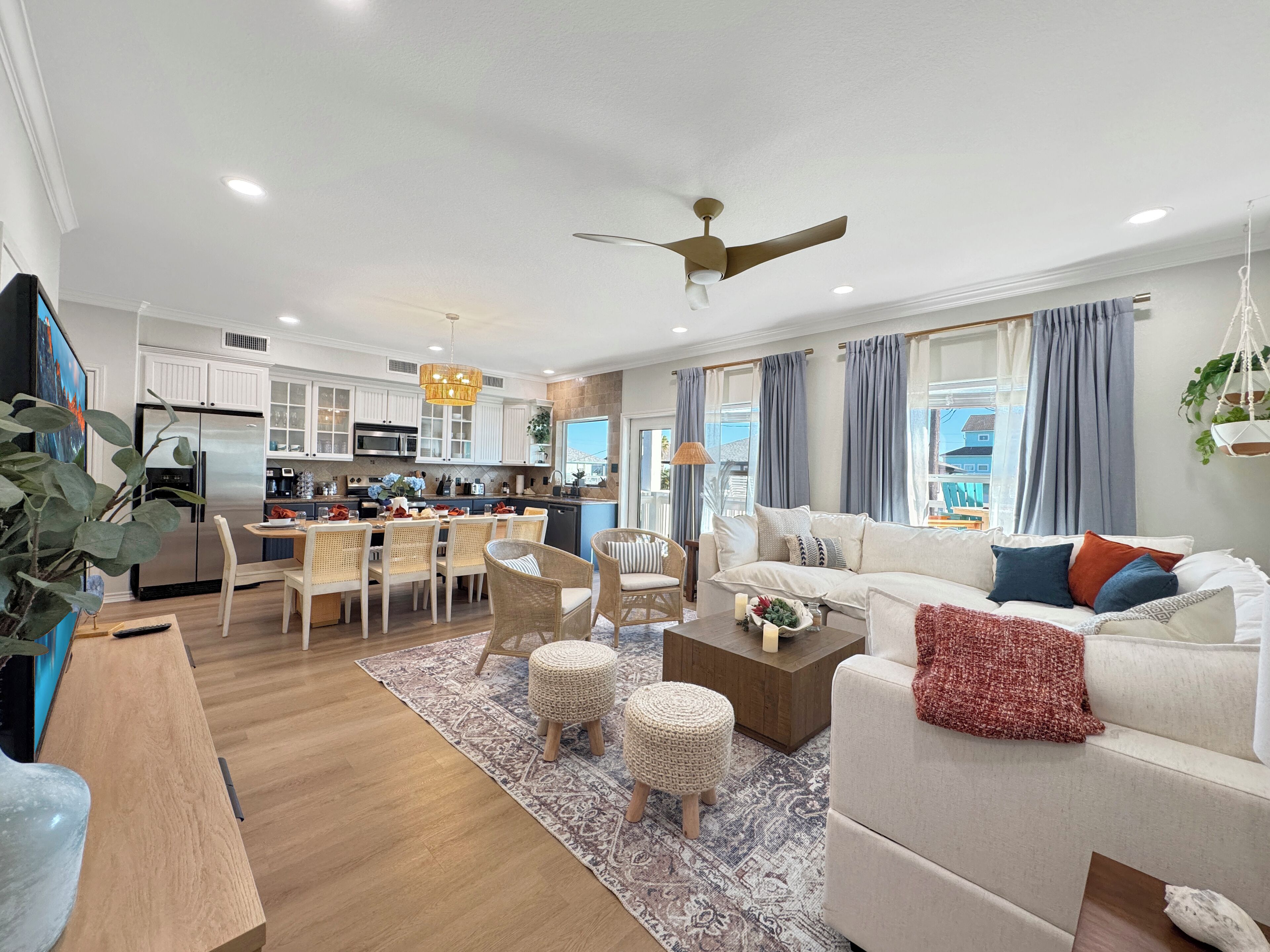 Smart TV, video games, offices, computer monitors