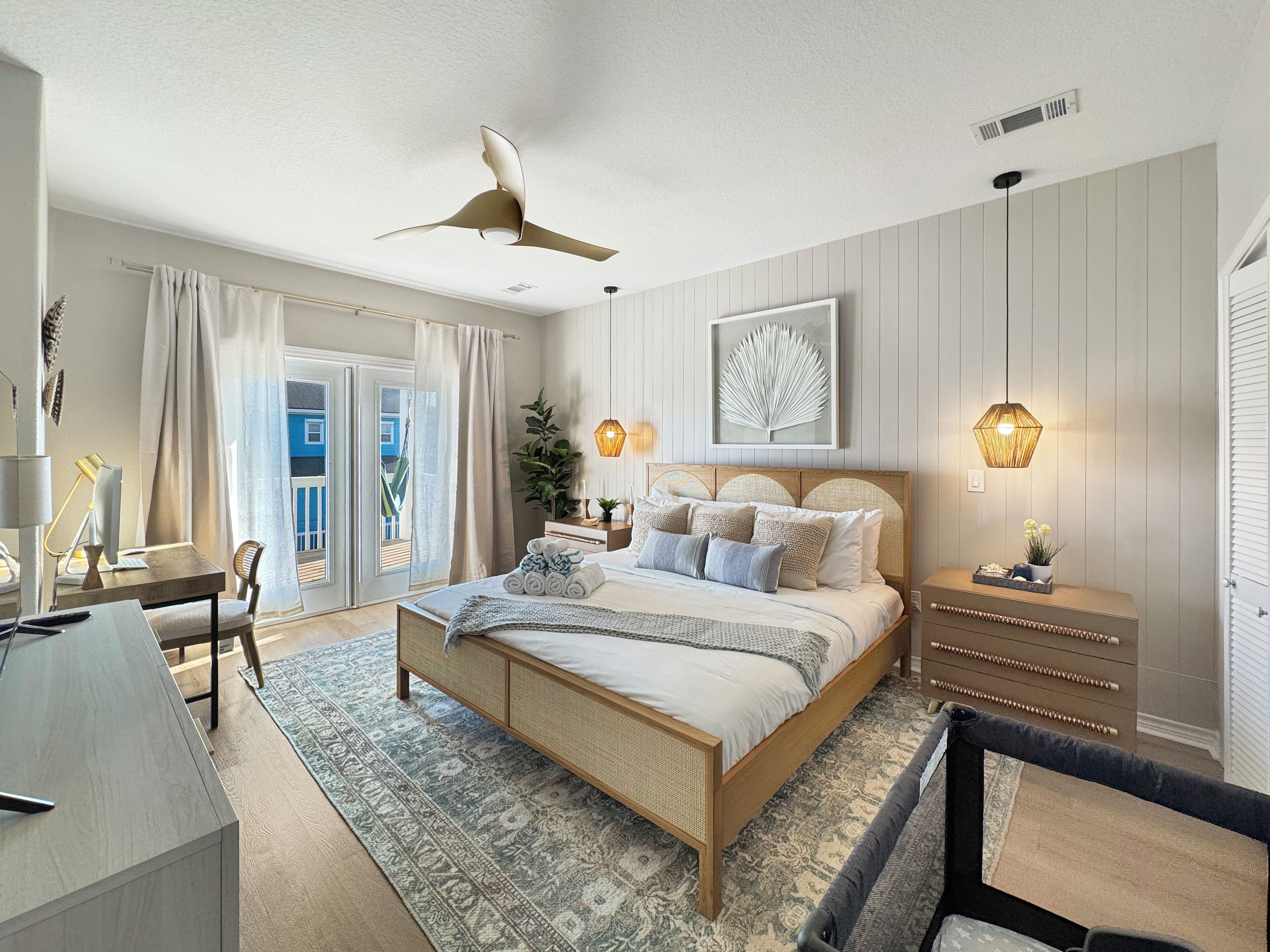 4 bedrooms, desk, iron/ironing board, travel crib