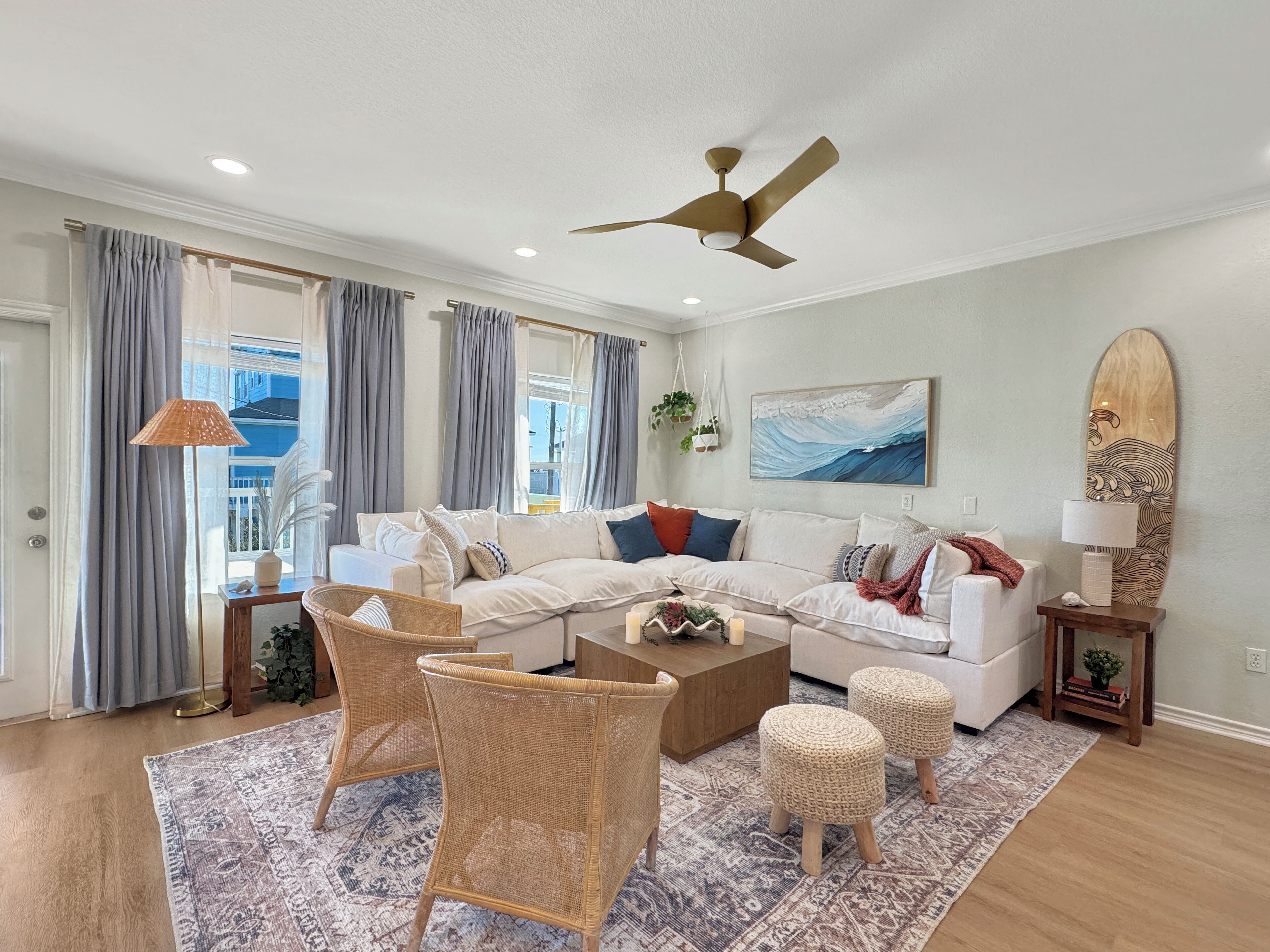 TV connectée, jeux vidéo, espaces bureaux, écrans d'ordinateur