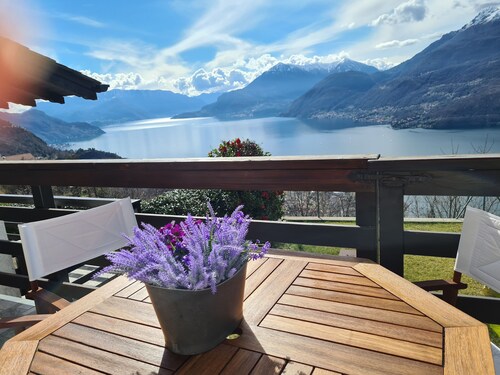 CASA "INCANTO" Charming house with breathtaking views of Lake Como.