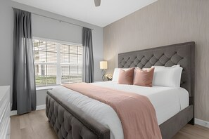 4 soverom, strykejern/-brett og sengetøy