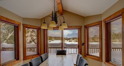 Stunning 4-Bedroom, 3-Bath House on 7th Fairway of the Cedar River Golf Course!