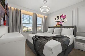 6 Schlafzimmer, Schreibtisch, Bügeleisen/Bügelbrett, Bettwäsche