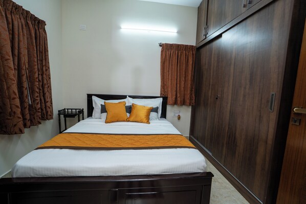 Deluxe Room, Balcony, City View | Soundproofing, free WiFi