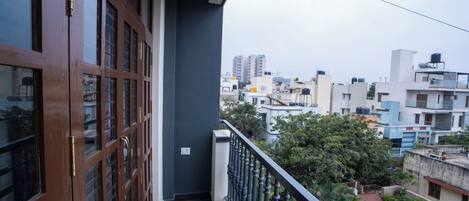 Deluxe-huone, parveke, kaupunkinäköala | Terassi/patio