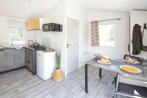 Fridge, microwave, stovetop