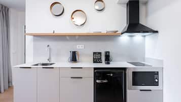 Microondas, placa de cocina, cafetera expreso, tostadora