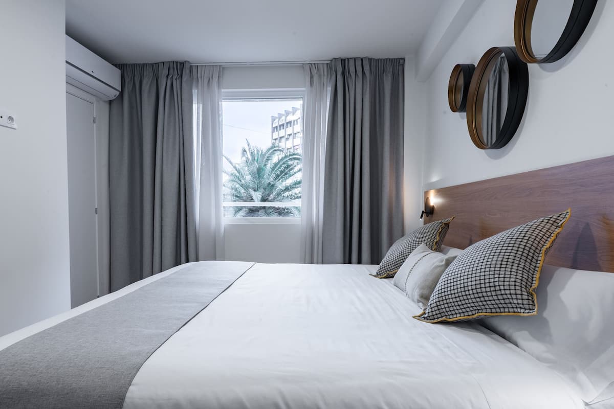 Cribs (free), WiFi (free), bed sheets
