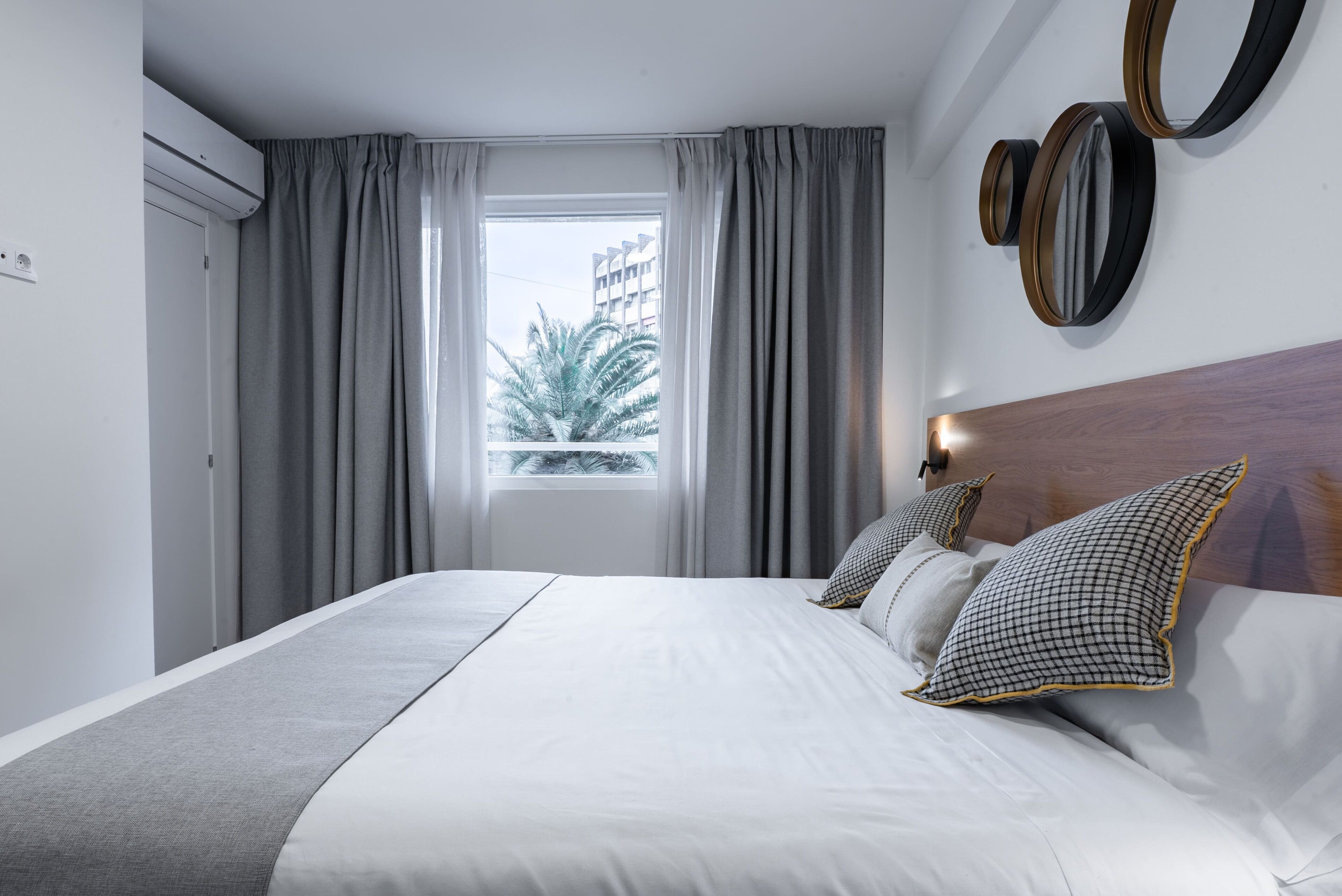 Cribs (free), WiFi (free), bed sheets