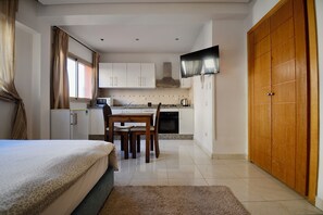 1 多间卧室、熨斗/熨衣板、WiFi、床单