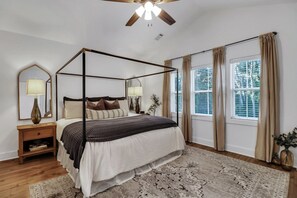 3 Schlafzimmer, Schreibtisch, Bügeleisen/Bügelbrett, Reisekinderbett