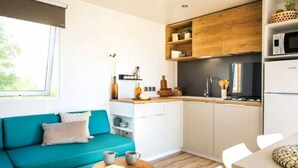 Unclassified image, 3 of 18, button - ZEcamping piscine couverte mobil-home TV LV BBQ (Portiragnes)