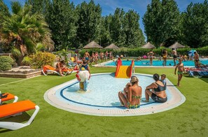 Una piscina cubierta