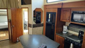Microwave, oven, stovetop, cookware/dishes/utensils