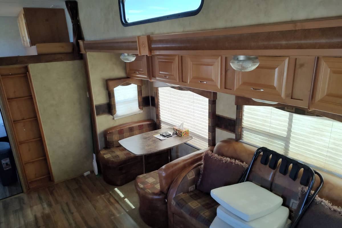 Deluxe Cabin, Desert View | Living area