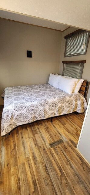 Deluxe Cabin, Desert View | 2 bedrooms - Ballard RV Park and cabin rentals (Thompson Springs)