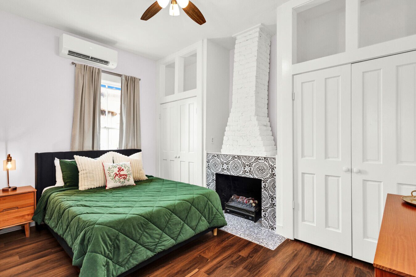 2 bedrooms, travel cot, free WiFi, bed sheets