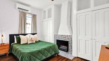 2 bedrooms, travel cot, free WiFi, bed sheets