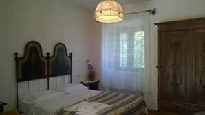 Unclassified image, 3 of 42, button - La Pagliarella (Caramanico Terme)