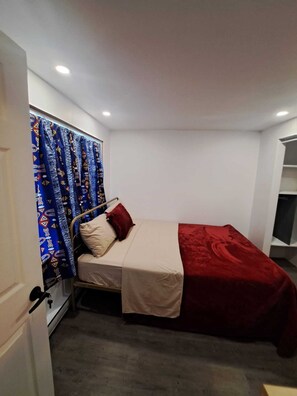 4 slaapkamers, een strijkplank/strijkijzer, wifi, beddengoed
