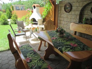 تناول الطعام بالخارج