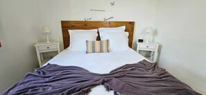 2 bedrooms, free WiFi, bed sheets - T3 Paradise on the beach, feet in the water (Olmeto)