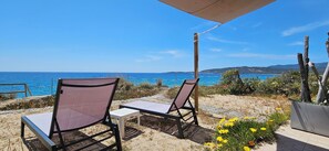 Property grounds - T3 Paradise on the beach, feet in the water (Olmeto)