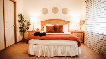 3 bedrooms, iron/ironing board, WiFi, bed sheets