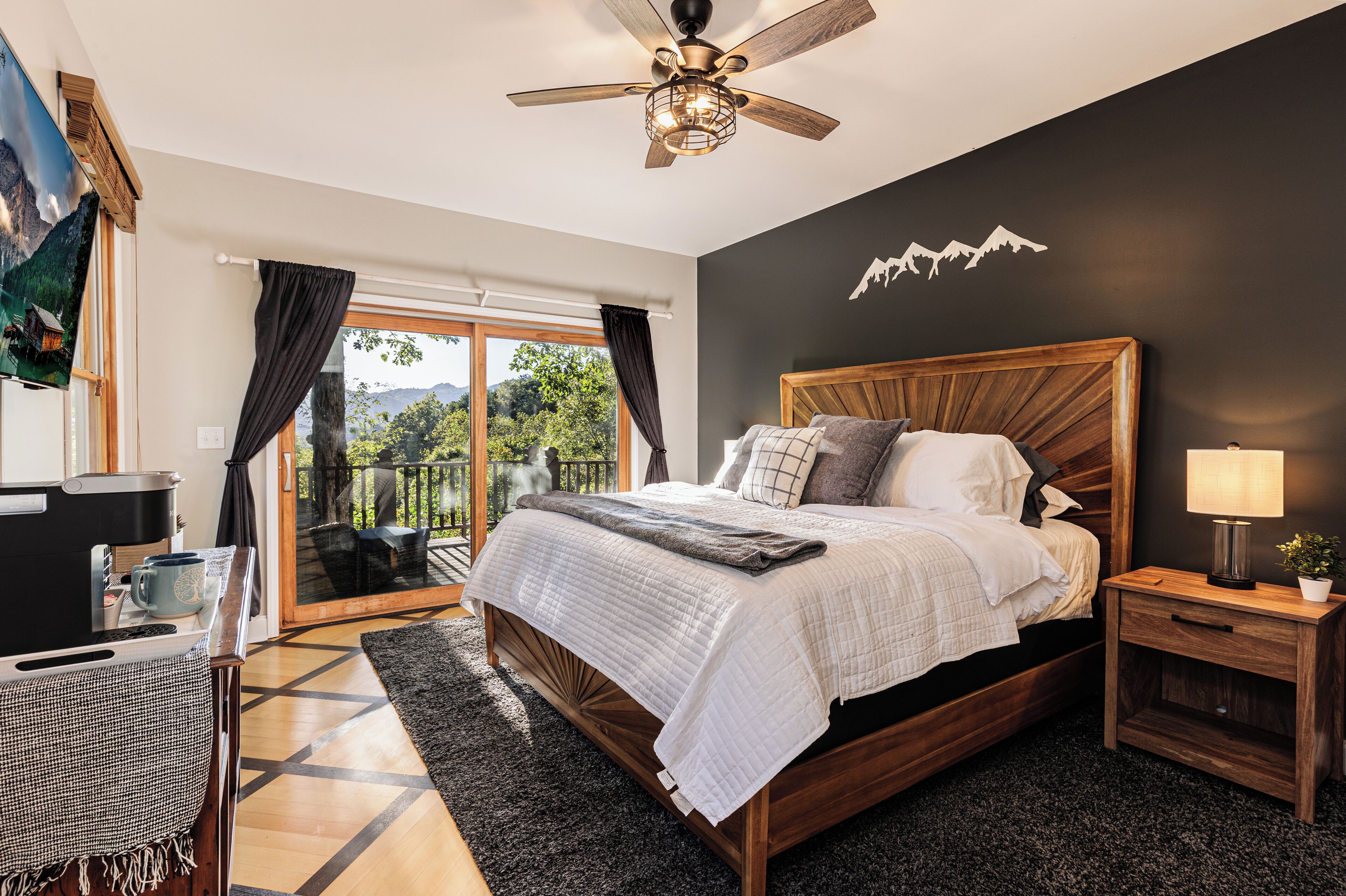 5 bedrooms, iron/ironing board, WiFi, bed sheets