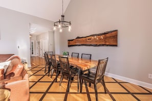 Dining - Mountain Views, Game Room, Firepit and Hot Tub in Bryson City (Bryson City)