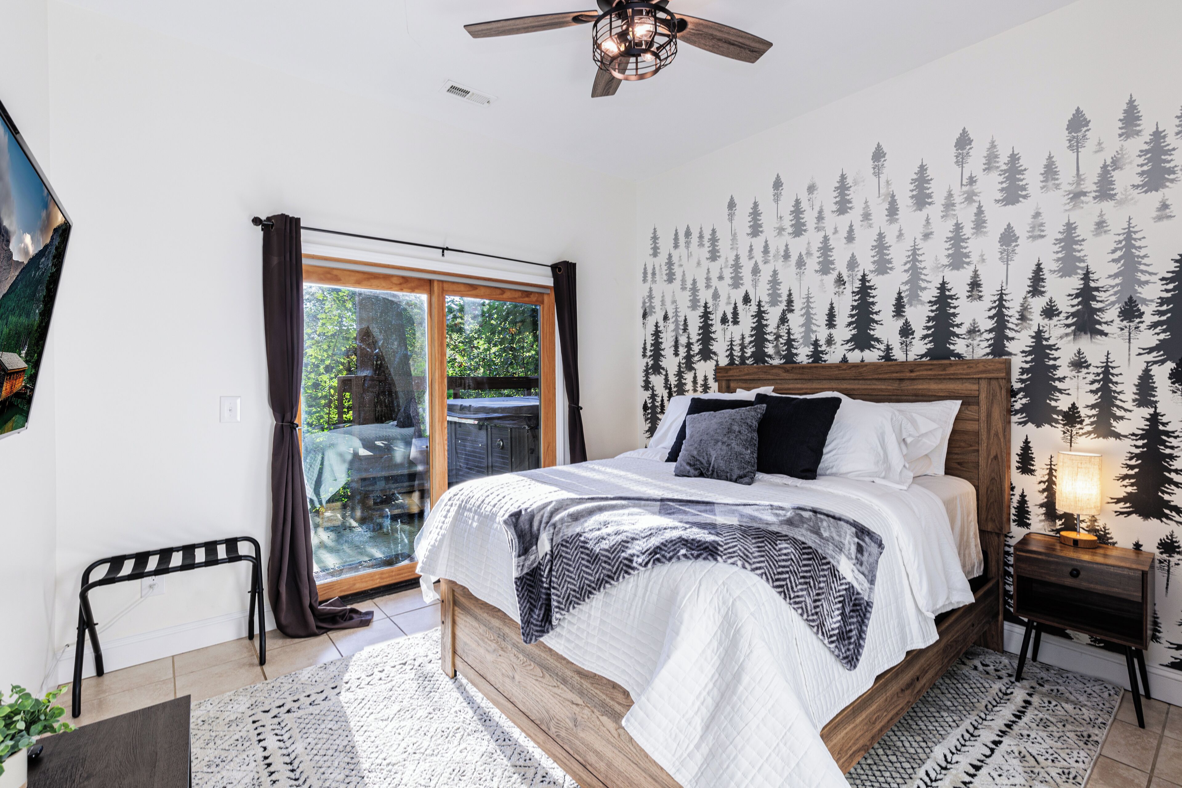 5 bedrooms, iron/ironing board, WiFi, bed sheets
