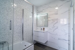 Douche, serviettes fournies