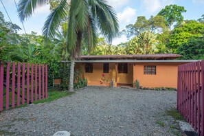 Exterior - Casa Raku - Nice short walk to the Beach (Playa Chiquita)