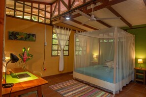 Schreibtisch, WLAN, Bettwäsche