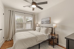 3 bedrooms, iron/ironing board, travel crib, free WiFi - ModernNest-KS Bed| Fire Pit• Near TU•Expo•Downtown (Tulsa)