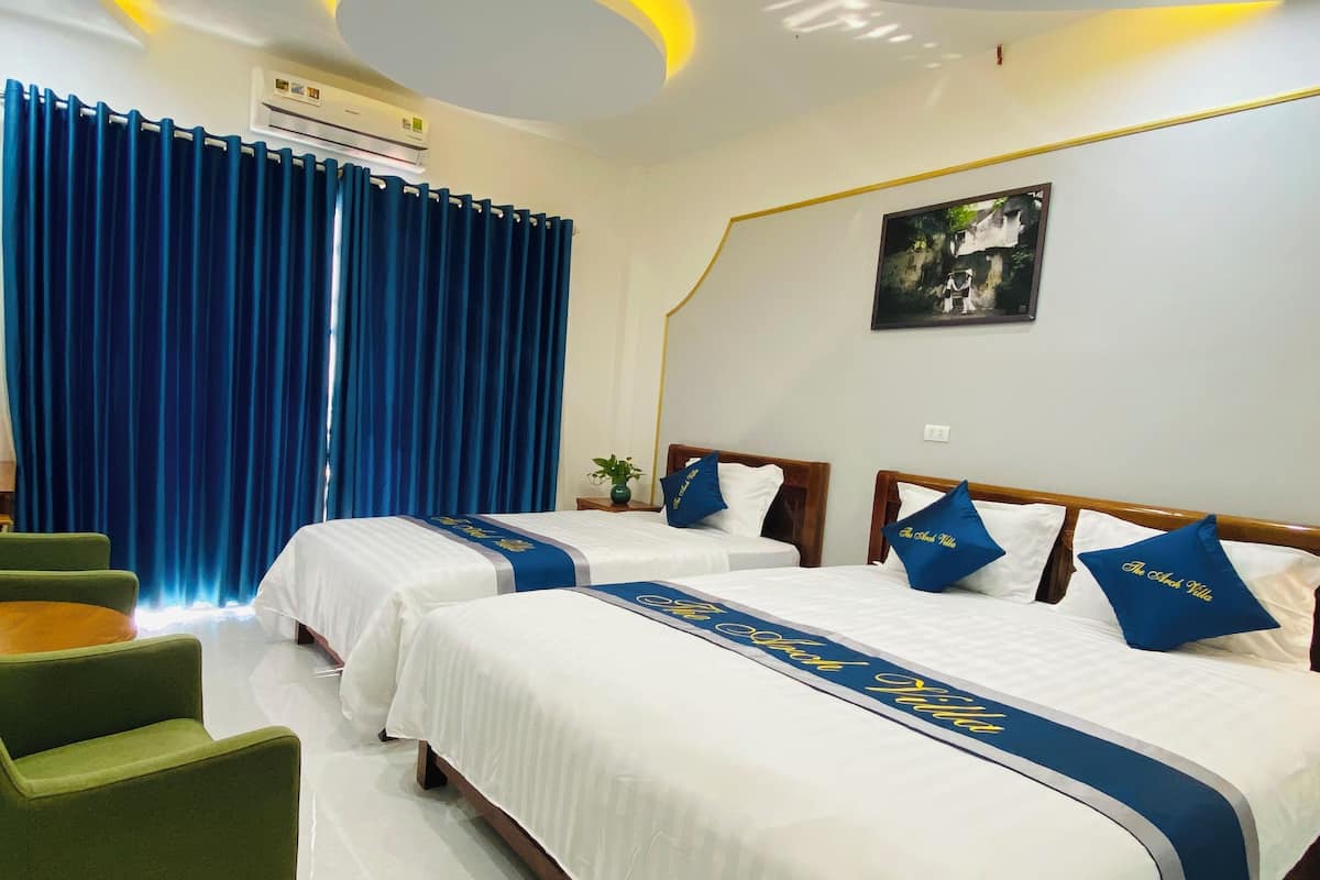 Familien-Dreibettzimmer | Hochwertige Bettwaren, Daunenbettdecken, Minibar, individuell dekoriert