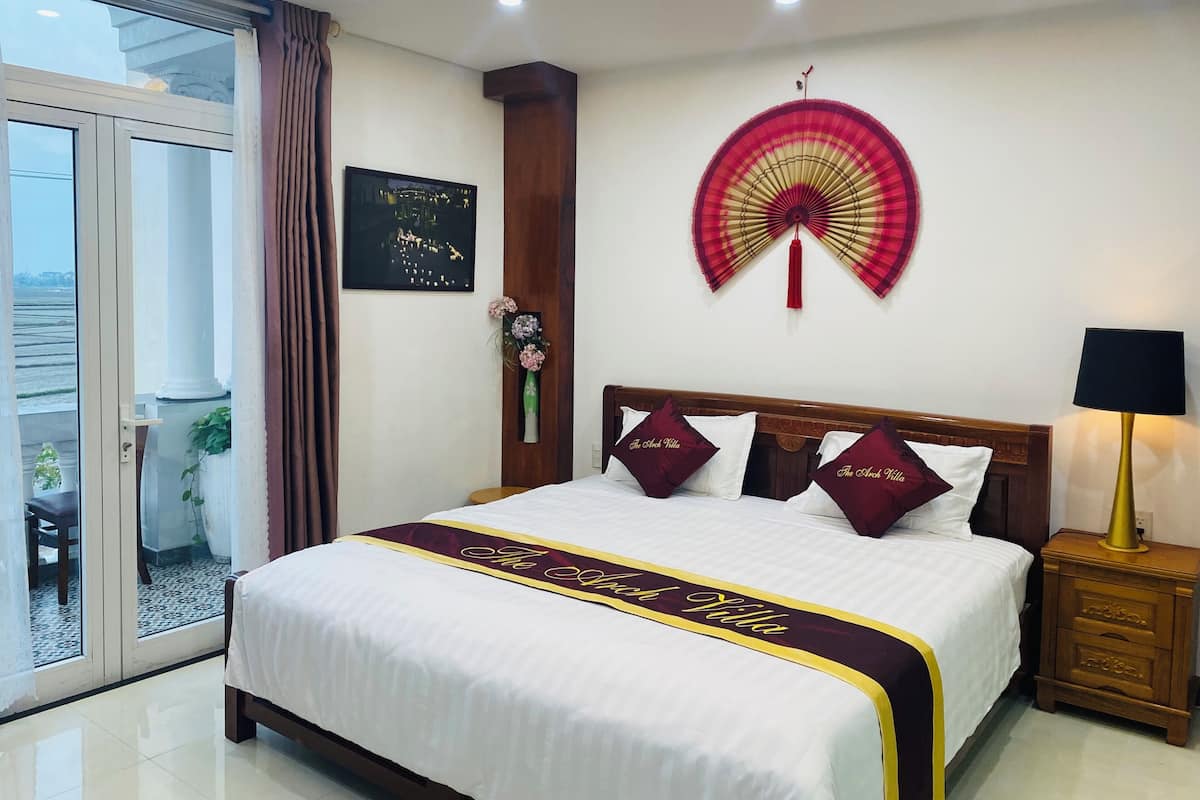 Hochwertige Bettwaren, Daunenbettdecken, Minibar, individuell dekoriert