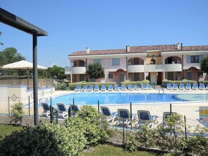 Pool - Holiday apartment with air conditioning and garden (Bibione)