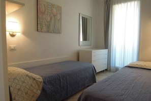 2 bedrooms, WiFi - Holiday apartment with air conditioning and balcony (Bibione)