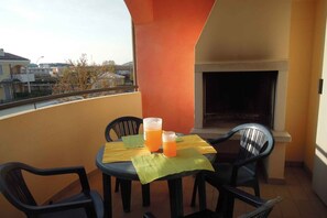 Outdoor dining - Holiday apartment with air conditioning and balcony (Bibione)