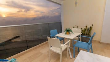 Apartamento Confort | Restaurante al aire libre