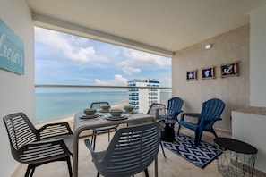 Deluxe Apartment | Outdoor dining