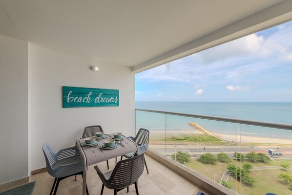 Deluxe Apartment | Outdoor dining