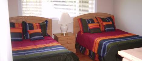 6 bedrooms, iron/ironing board, WiFi, bed sheets