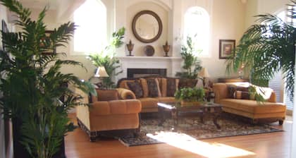 Comfortable and spacious 5-bedroom villa Sleeps 16