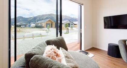 Longview Luxe Retreat